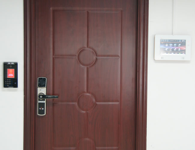 中國結(jié)智能鎖 人臉識別智能系統(tǒng)穩(wěn)定高效、環(huán)境適應(yīng)性強