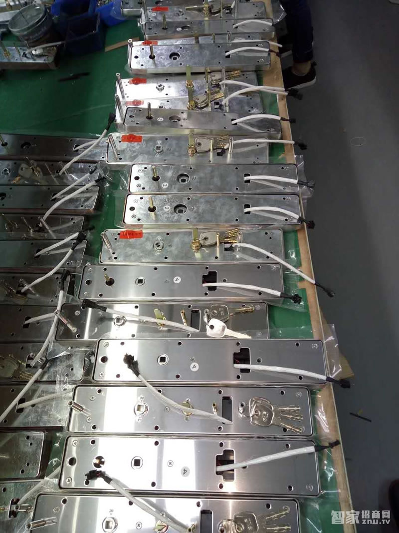 沁居半導(dǎo)體識別鎖 入戶門家用密碼電子鎖