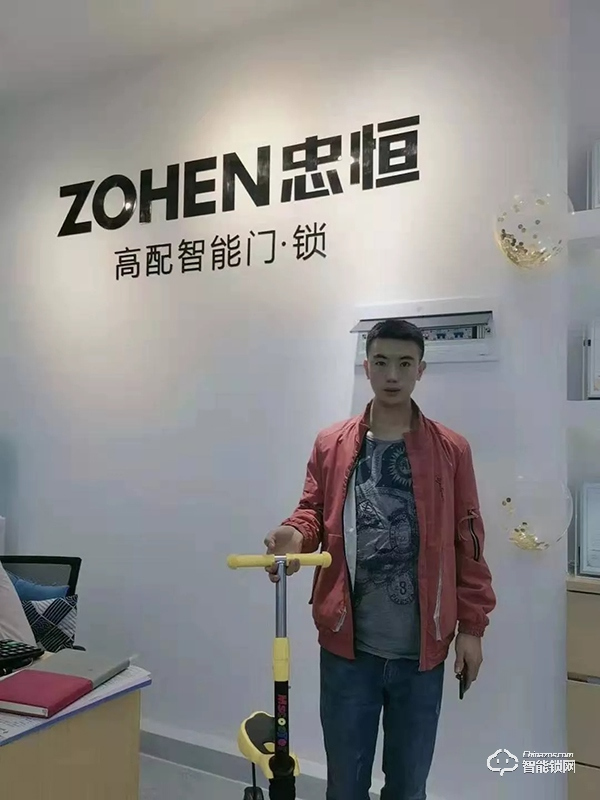 熱烈祝賀忠恒智能門(mén)鎖綿陽(yáng)旗艦店迎來(lái)開(kāi)門(mén)紅