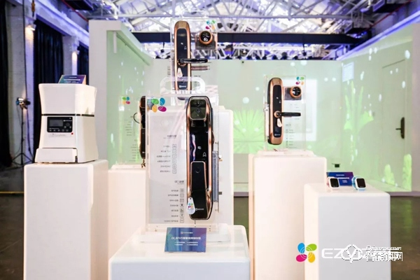 新推兩款智能門鎖，提出“1+4+N”：螢石用視頻AI構建安全智能生態！