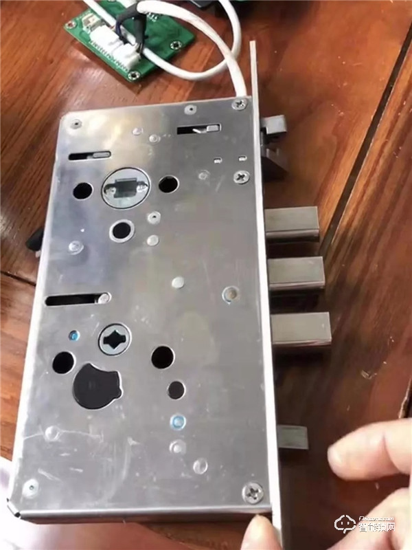 不只是高顏值！超人推拉式智能門鎖T1，正式上線！