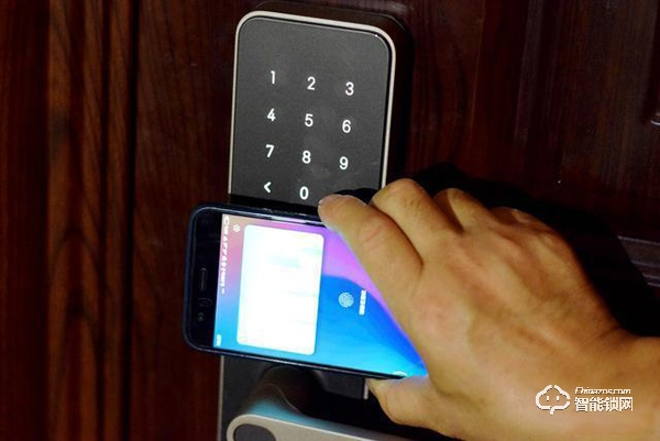全新配色，小米推出新品智能門鎖，僅1399