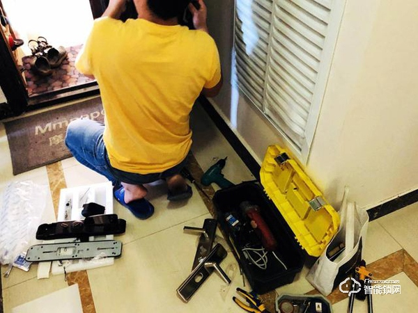 換上人生第一把智能鎖，不帶鑰匙的感覺真是太爽了