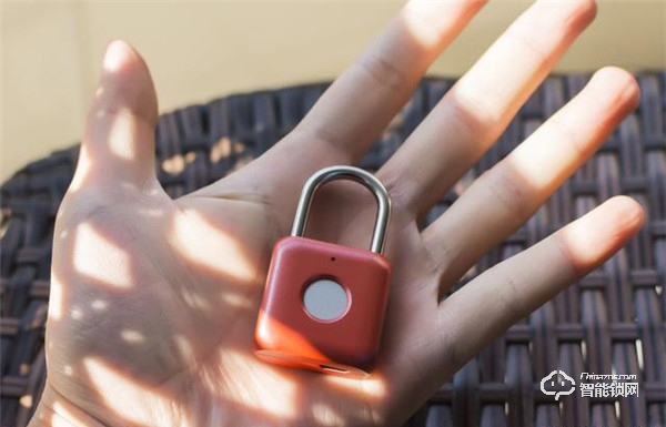 小米有品上架智能指紋掛鎖：指紋一觸即開，待機可達(dá)一年