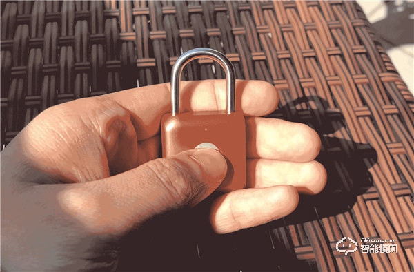 小米有品上架智能指紋掛鎖：指紋一觸即開，待機可達(dá)一年