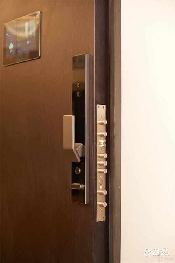 貓眼+智能門鎖，雙層防爆更安全，我換了有品眾籌的智能門