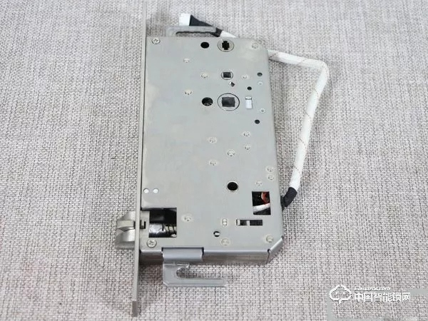 歐瑞博T1智能門鎖體驗(yàn)：指紋識(shí)別精準(zhǔn)支持多項(xiàng)智能防護(hù)