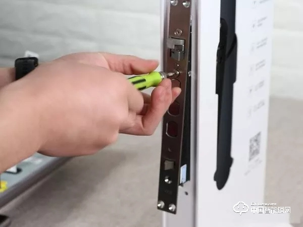 歐瑞博T1智能門鎖體驗(yàn)：指紋識(shí)別精準(zhǔn)支持多項(xiàng)智能防護(hù)