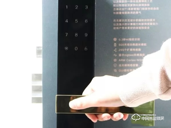 歐瑞博T1智能門鎖體驗(yàn)：指紋識(shí)別精準(zhǔn)支持多項(xiàng)智能防護(hù)
