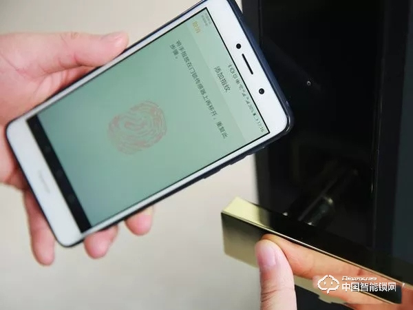 歐瑞博T1智能門鎖體驗(yàn)：指紋識(shí)別精準(zhǔn)支持多項(xiàng)智能防護(hù)