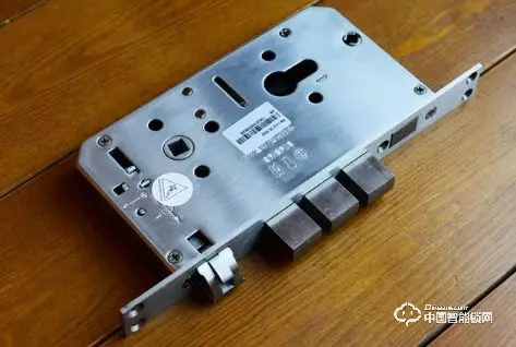 體驗樂橙K5智能指紋鎖：主動防御讓家更安全