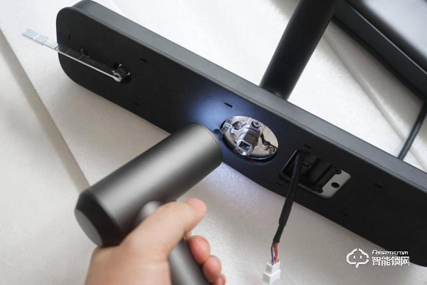 你要的裝智能鎖神器來了|米家電動螺絲刀體驗