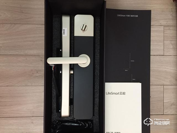 這款云起指紋鎖是榮獲了IF設(shè)計(jì)大獎(jiǎng)的產(chǎn)品設(shè)計(jì)材質(zhì)做工都無(wú)可挑剔