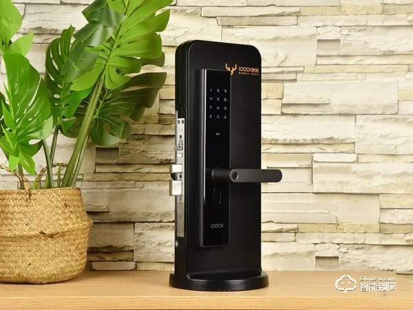 體驗(yàn)鹿客Classic 2S智能鎖 開(kāi)門無(wú)需等待