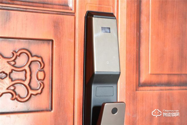 TCL智能鎖實力攪局，外觀新穎別樹一幟，一鍵開關更方便