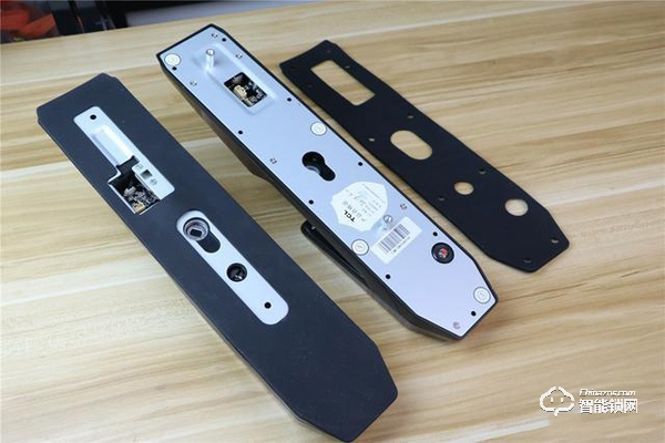 TCL智能鎖實力攪局，外觀新穎別樹一幟，一鍵開關更方便