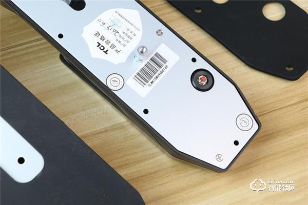 TCL智能鎖實力攪局，外觀新穎別樹一幟，一鍵開關更方便