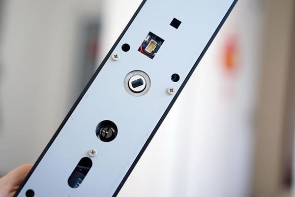 便捷安全兩不誤，希箭C1炫酷黑全自動智能鎖入手記