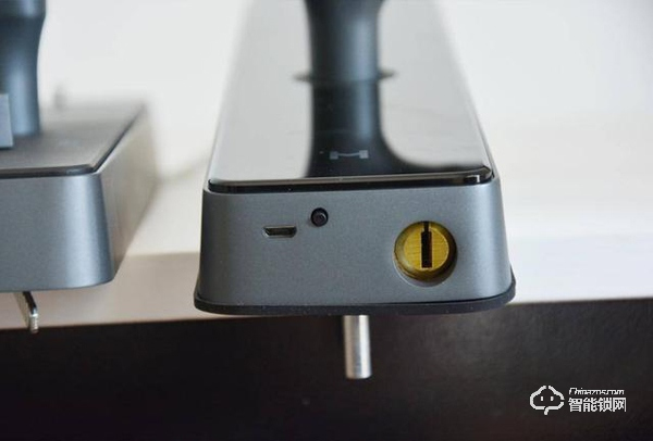 用防彈玻璃做面板，到底有多堅固，創米小白智能門鎖G1親測