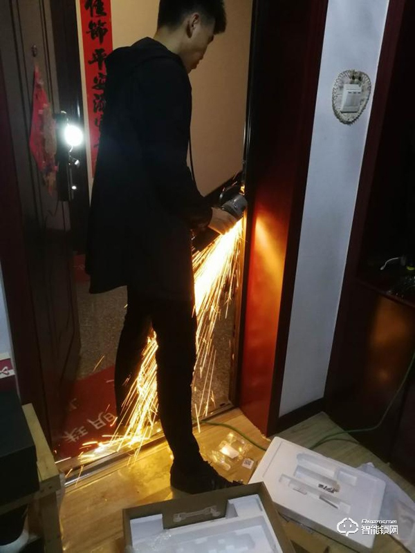 德施曼指紋鎖怎么樣？阿里云智能鎖、小嘀T7、小嘀指紋鎖V5測評