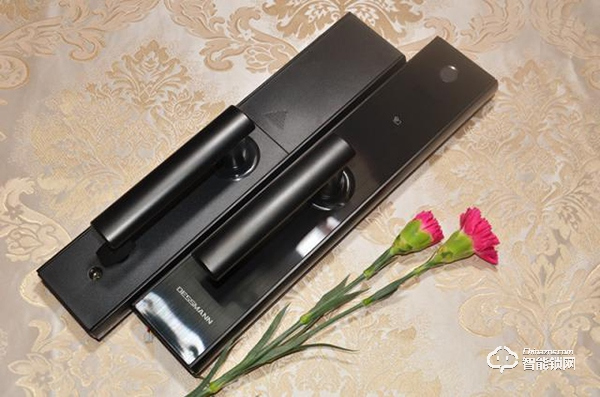 德施曼指紋鎖怎么樣？阿里云智能鎖、小嘀T7、小嘀指紋鎖V5測評