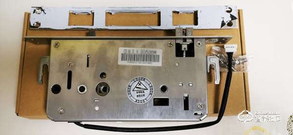 指紋鎖什么品牌好？德施曼、鹿客、派瑞軍工裝甲智能鎖試用測(cè)評(píng)