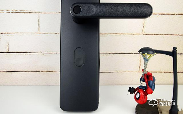 799元的簡(jiǎn)約智能門鎖小米有品定制版，五種解鎖方式，簡(jiǎn)約不簡(jiǎn)單