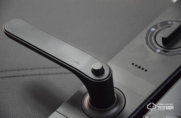 夠安全，買得起，售價僅幾百元的小益E206T智能鎖測評