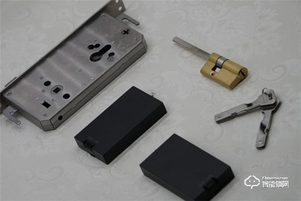 小嘀智能鎖R5評測：把“人臉”當鑰匙，0.6秒即可解鎖