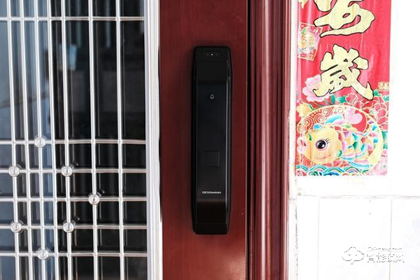 德施曼R7人臉識(shí)別智能鎖，換一個(gè)更加輕松的方式進(jìn)家門(mén)