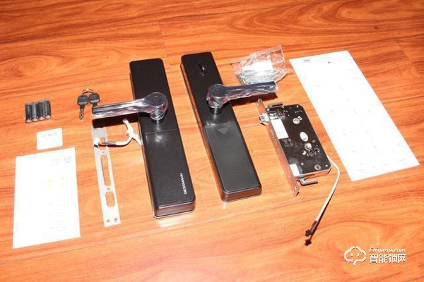 大氣精致+安全可靠+功能豐富+操作便捷=德施曼T91P智能鎖