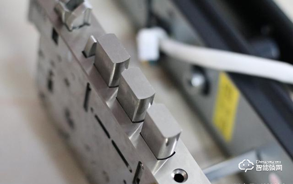 C級鎖芯+5D安全防護技術，TCL智能鎖安全杠桿滴