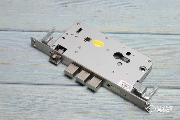 自帶貓眼遠(yuǎn)程監(jiān)控于一體：小益X6智能鎖