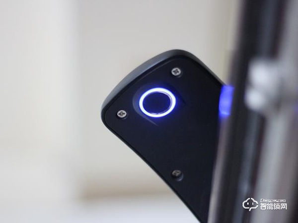 自帶貓眼遠(yuǎn)程監(jiān)控于一體：小益X6智能鎖