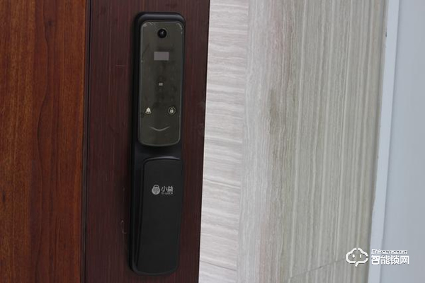 自帶貓眼遠(yuǎn)程監(jiān)控于一體：小益X6智能鎖