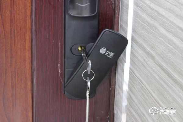 自帶貓眼遠(yuǎn)程監(jiān)控于一體：小益X6智能鎖