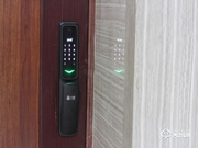 自帶貓眼遠程監控于一體:小益X6智能鎖