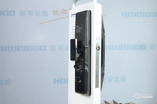 皇家金盾3D人臉識(shí)別全自動(dòng)智能鎖R20D開箱圖賞