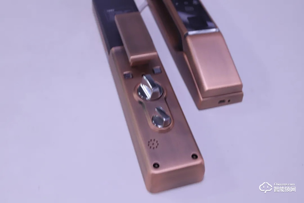 皇家金盾3D人臉識(shí)別全自動(dòng)智能鎖R20D開箱圖賞