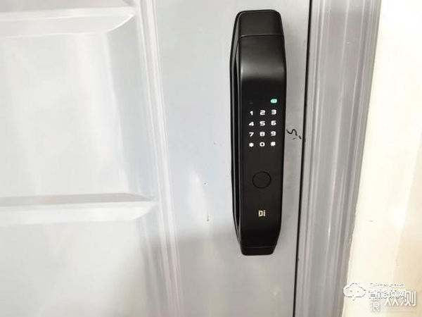 拒絕花里胡哨，德施曼小嘀Q3H智能指紋鎖體驗