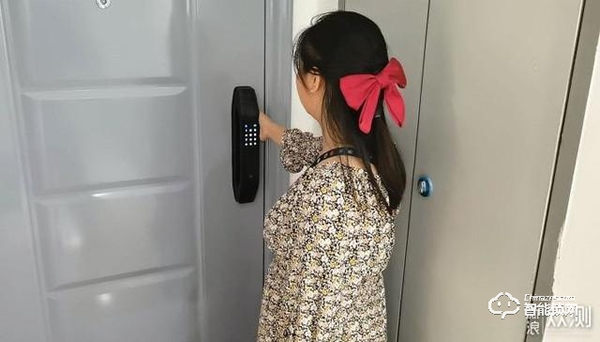 拒絕花里胡哨，德施曼小嘀Q3H智能指紋鎖體驗