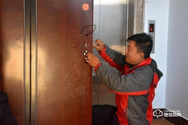 米家推拉式指紋鎖評測:顏值與實力共存,6種開鎖方式全家通用 米家推拉式指紋鎖評測:顏值與實力共存,6種開鎖方式全家通用