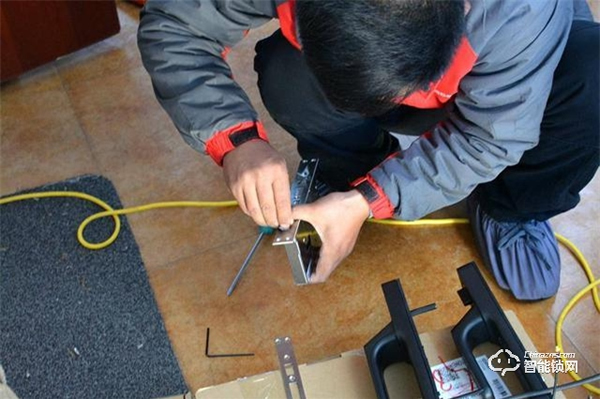 米家推拉式指紋鎖評測:顏值與實力共存,6種開鎖方式全家通用 米家推拉式指紋鎖評測:顏值與實力共存,6種開鎖方式全家通用