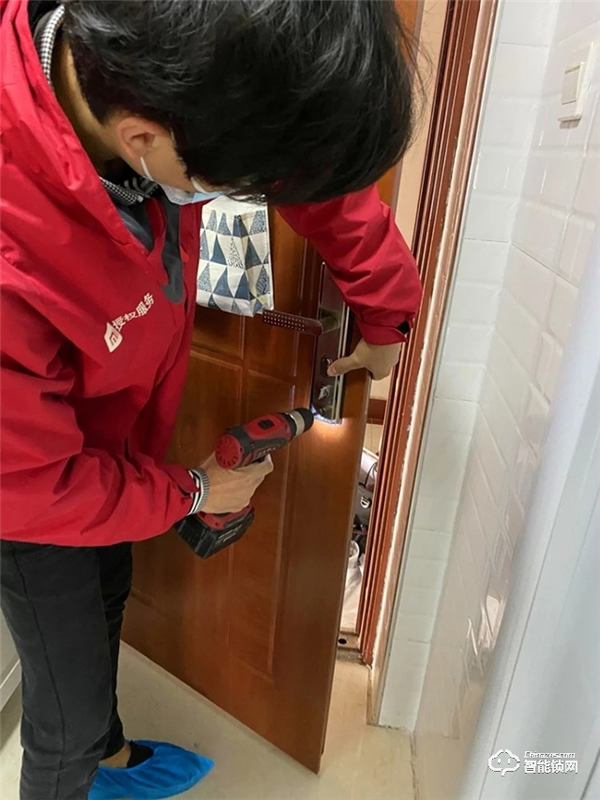 1599元難逢對(duì)手！小米智能門(mén)鎖Pro評(píng)測(cè)：貓眼、門(mén)鈴、攝像頭一步到位