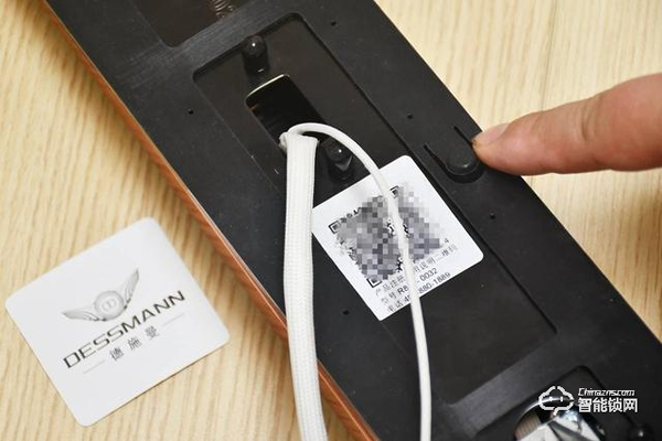 程序員給防盜門加裝3D人臉識別，人到門前自動開鎖，無光也能識別