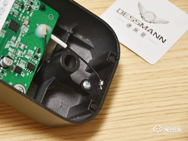 程序員給防盜門加裝3D人臉識別，人到門前自動開鎖，無光也能識別