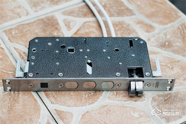 更注重硬件安全的智能門鎖——華為智選VOC智能門鎖S