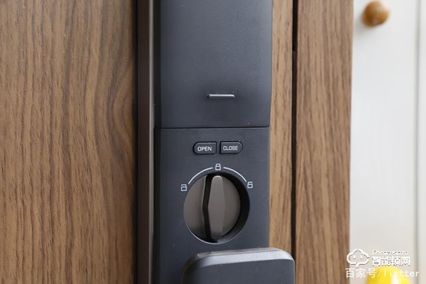 自從裝了帶可視貓眼的智能門(mén)鎖，再也不用擔(dān)心女朋友一個(gè)人在家了