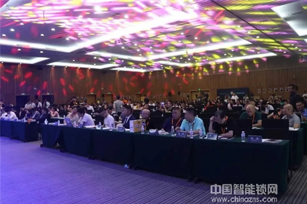 祝賀九萬里智能鎖榮獲2018“葵花獎” 引領行業蓬勃發展 祝賀九萬里智能鎖榮獲2018“葵花獎” 引領行業蓬勃發展