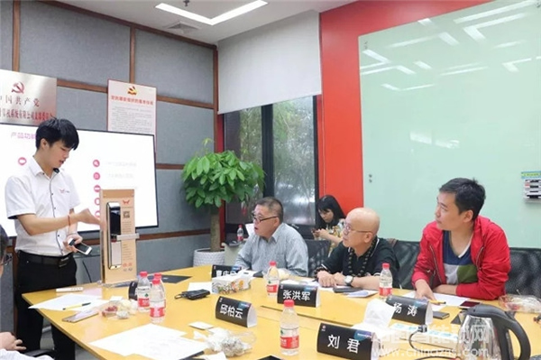 祝賀九萬里智能鎖榮獲2018“葵花獎” 引領行業蓬勃發展 祝賀九萬里智能鎖榮獲2018“葵花獎” 引領行業蓬勃發展